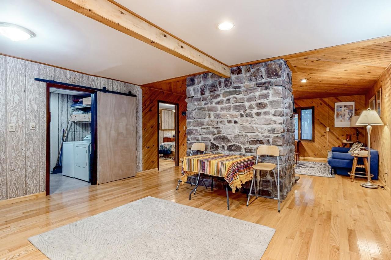 Harmony - Pineknoll Drive Retreat
